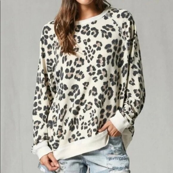 By Together Leopard Print Boxy Fit Long Sleeve Crewneck Sweatshirt Women M - Picture 1 of 10